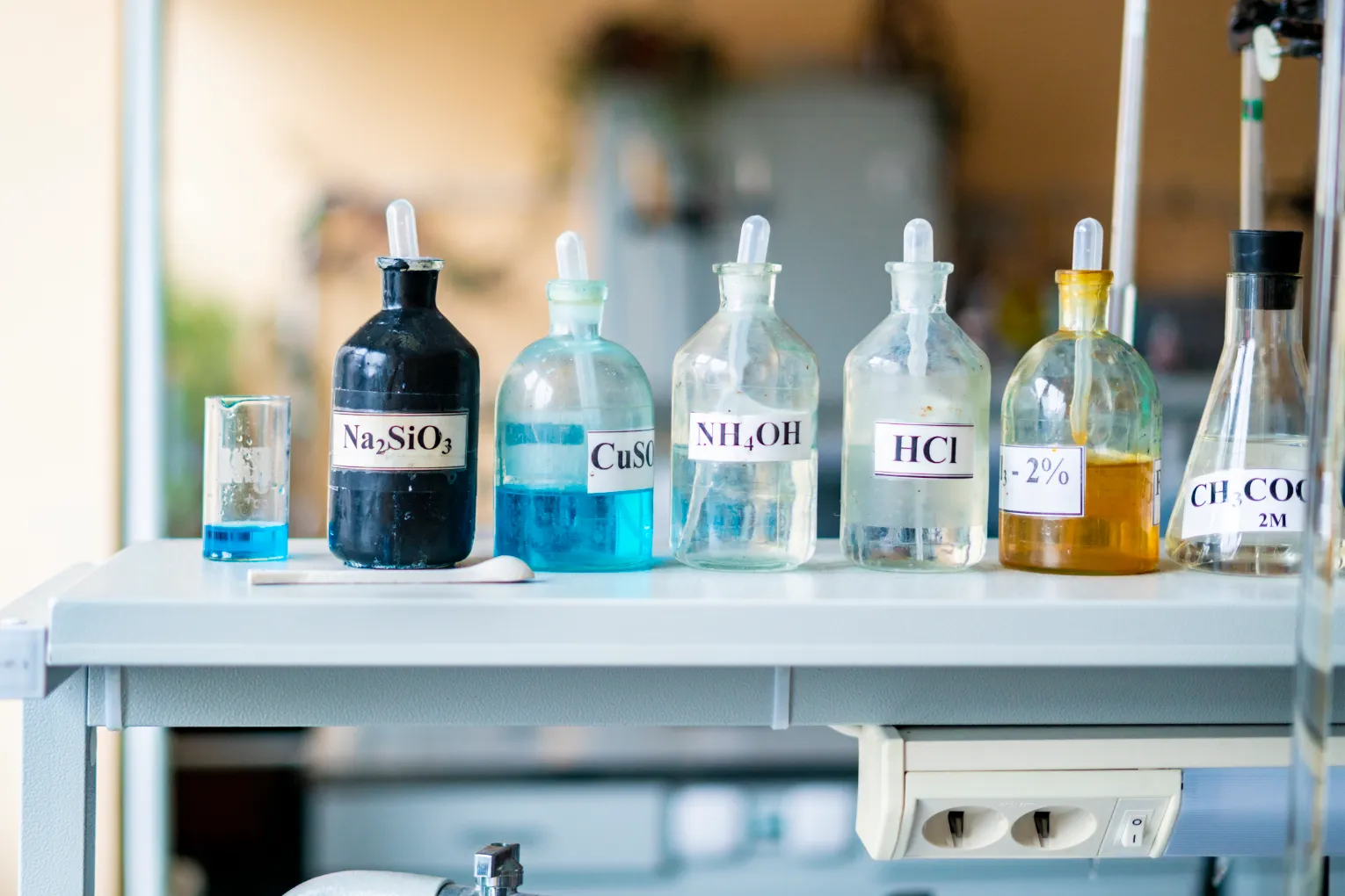 Industrial chemicals — laboratory glassware